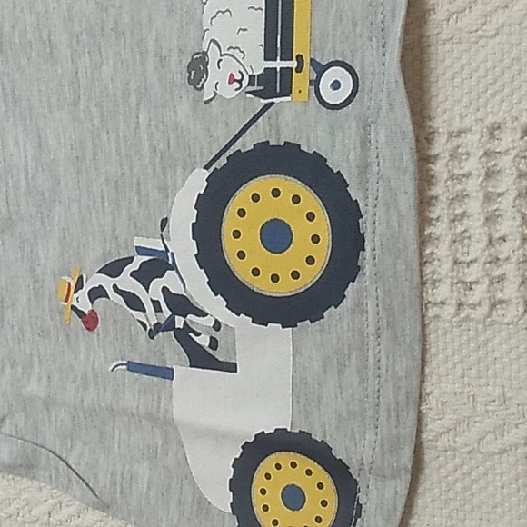 Macy's Girls First Impression 3-6 months in gray tshirt farm cow, sheep & chicks - Picture 2 of 7